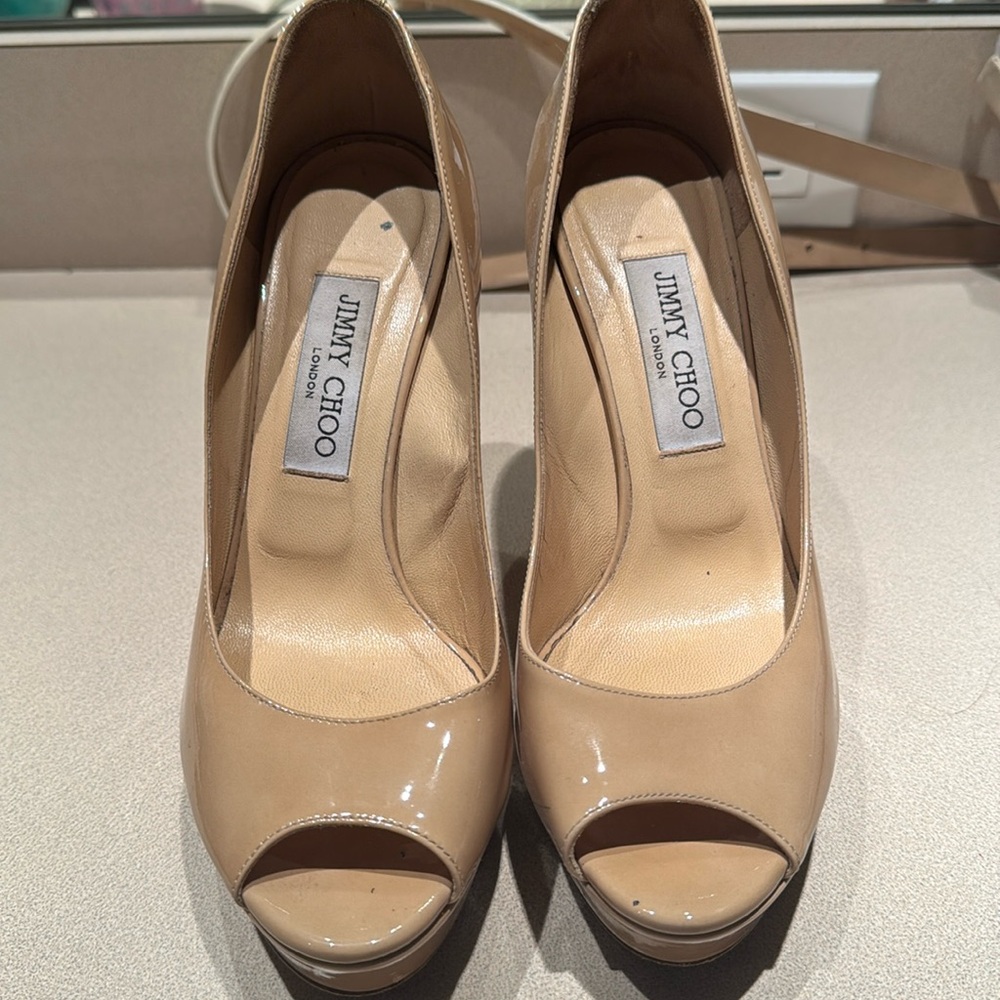 Jimmy Choo Glossy Beige 8.5 (38.5) Peep Toe Pump